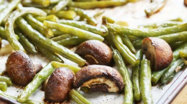 Roasted Balsamic Green Beans and Mushrooms