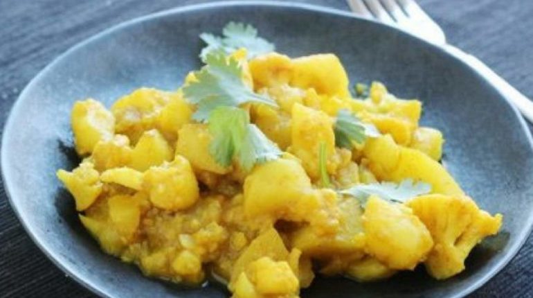 Cauliflower Potato Curry - Slender Kitchen